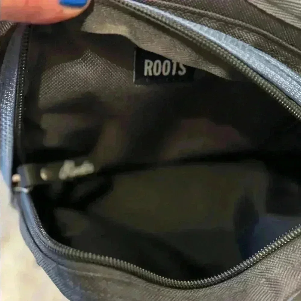 ROOTS crossbody bag